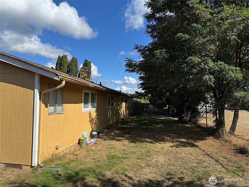 4th image of 3411 Stoll Road SE