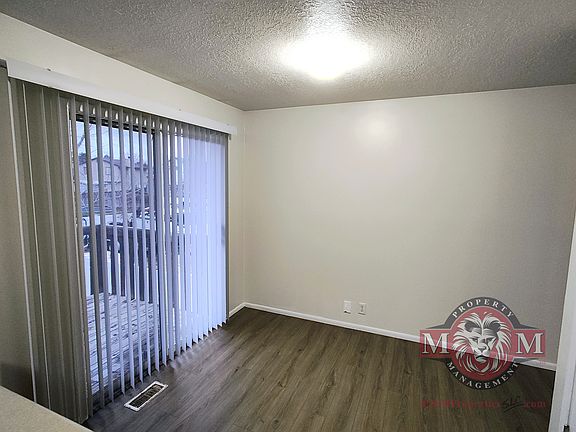 3rd image of 6862 S Red Elm Cir
