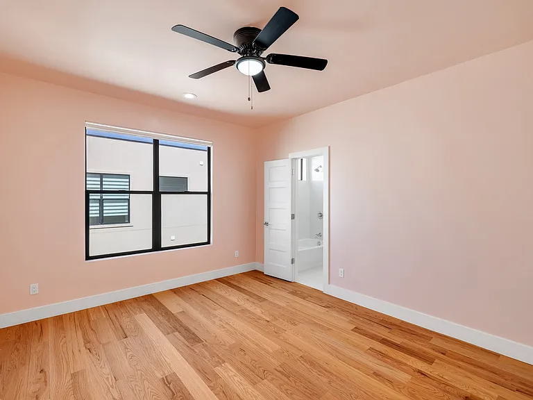 6449 Royalton Dr — Photo 34