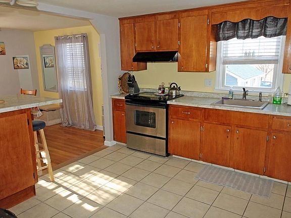 3rd image of 23 Clematis Ave