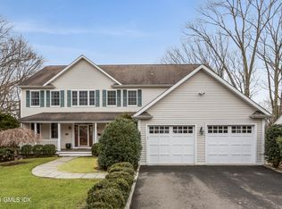 32 N Ridge Rd, Old Greenwich, CT 06870