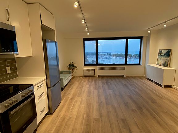 5th image of 3100 N Lake Shore Dr #14009