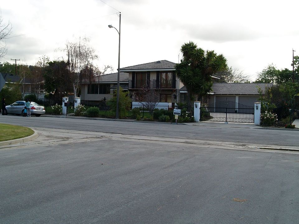 1st image of 12082 Woodlawn Ave