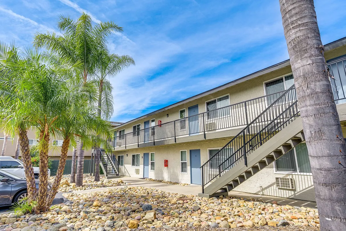 Building Photo - 560-570 E Mission Ave