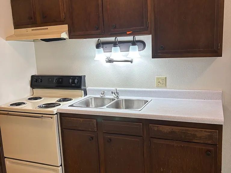 1440 Dakota Dr N — Photo 13