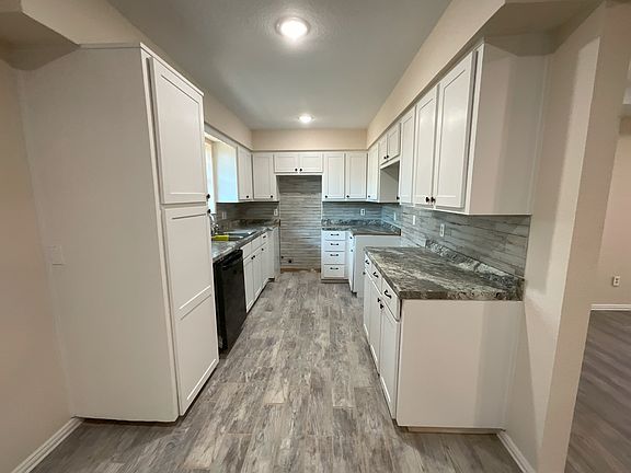 5th image of 1117 N Main St