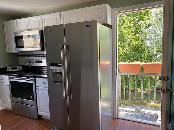 Direct entry/exit from kitchen or from front of house