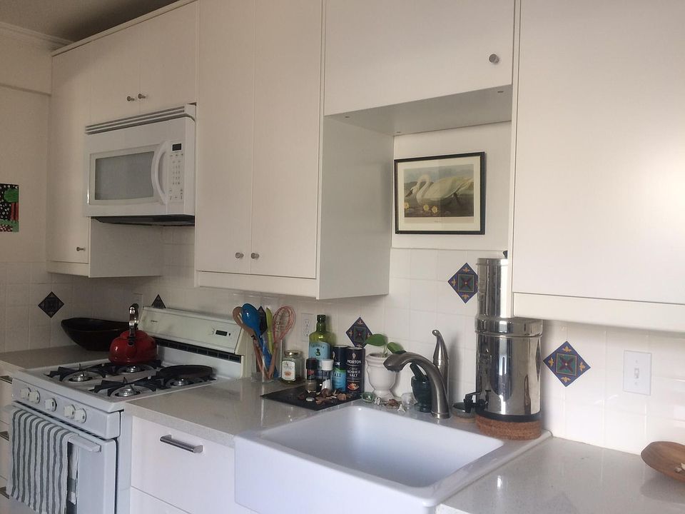 Kitchen with farmhouse sink