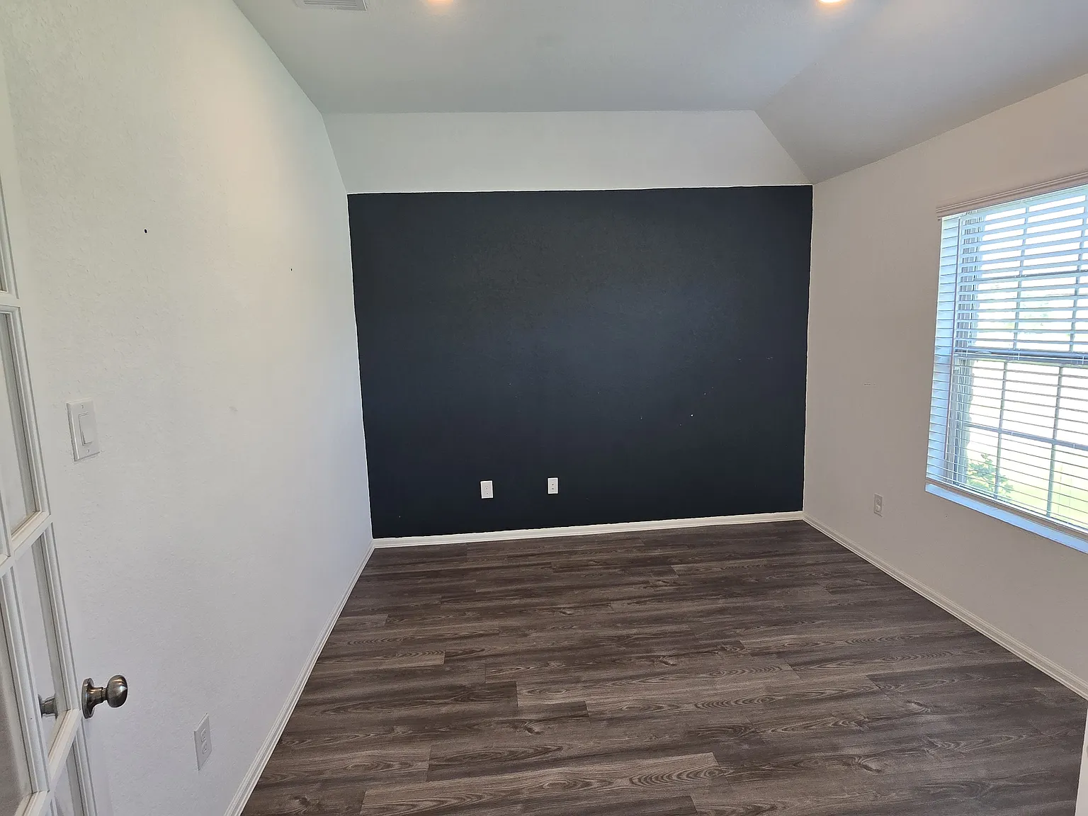 3 bed, 1801 sqft, $2,195 — Photo 4