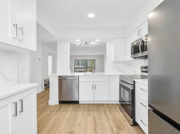 7290 Kinghurst Drive #301, Delray Beach, FL 33446