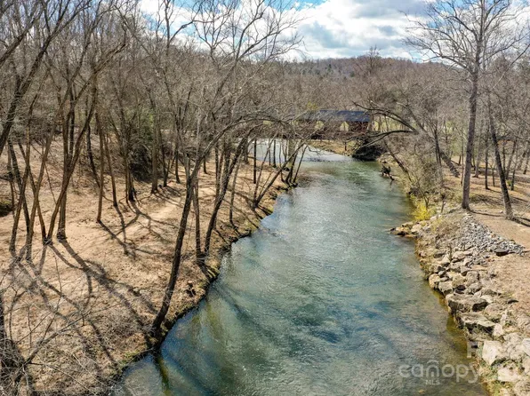155 Cammies Ln, Lake Lure, NC 28746