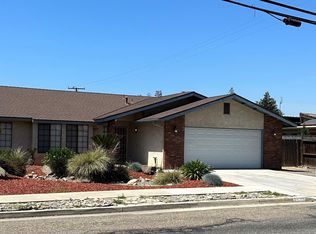 2071 N Oaks St, Tulare, CA