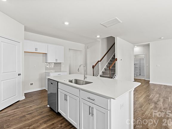 5th image of 65 Ridgehaven Dr