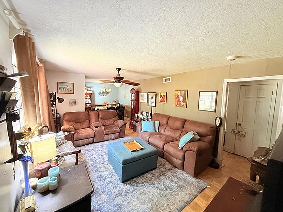 3rd image of 253 Piney Point Dr