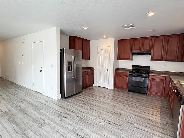 194 Gilliflower Ave #0 — Photo 7