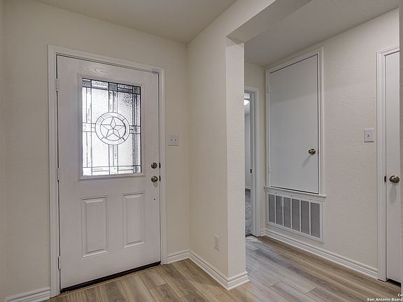 3rd image of 9422 Hinterlands Dr