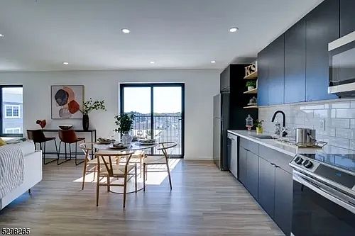 5th image of 556 Market St APT 4C