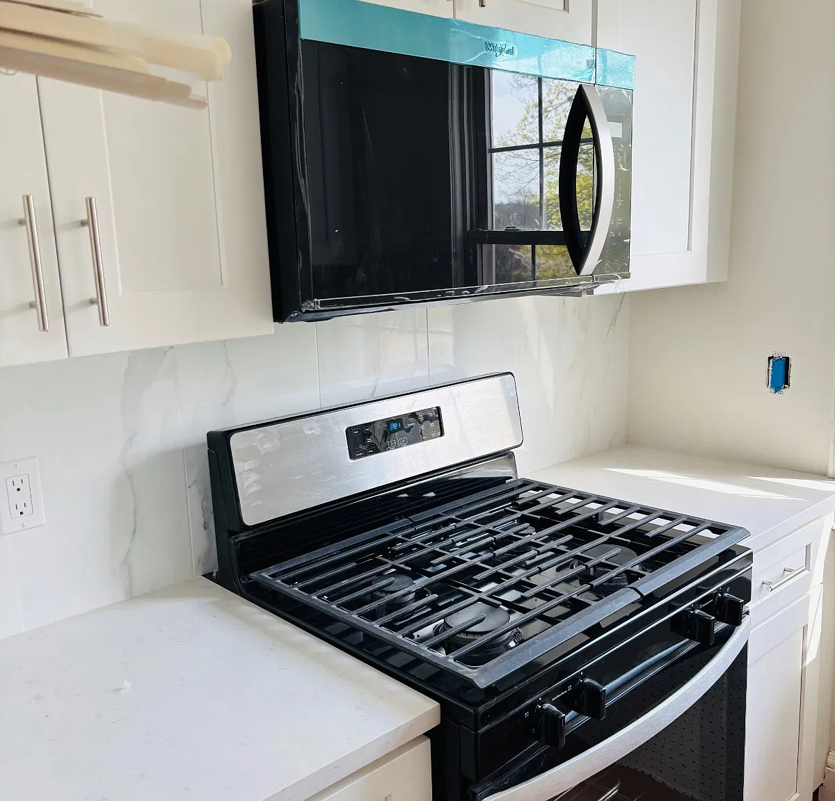 2 bed, 1.0 bath, $3,500 — Photo 2