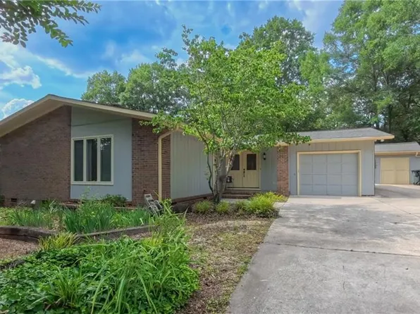 1815 Hawthorne Ln, Burlington, NC 27215