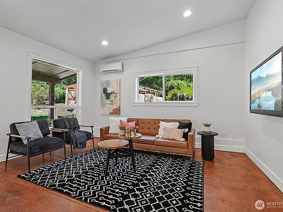 5th image of 215 NE 386th Street