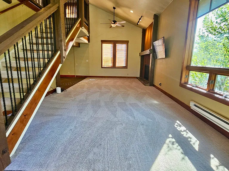 3866 Holiday Curve Dr — Photo 2