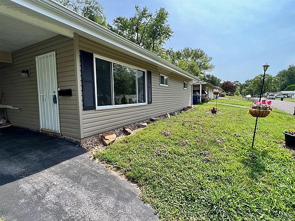 3rd image of 9233 Harold Dr
