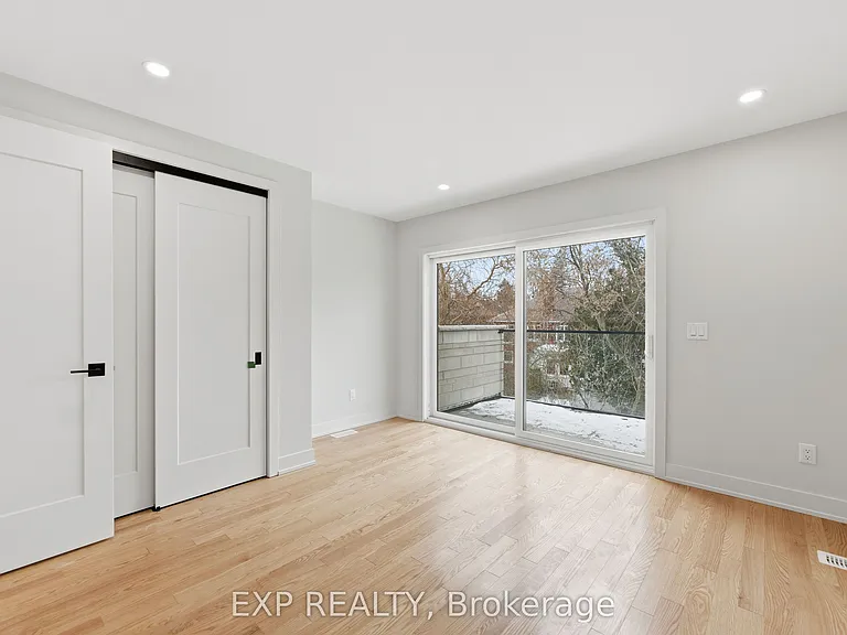 512 Roosevelt Ave #B — Photo 18
