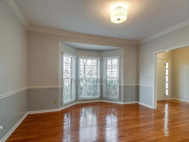 1121 Clifton Ln — Photo 16