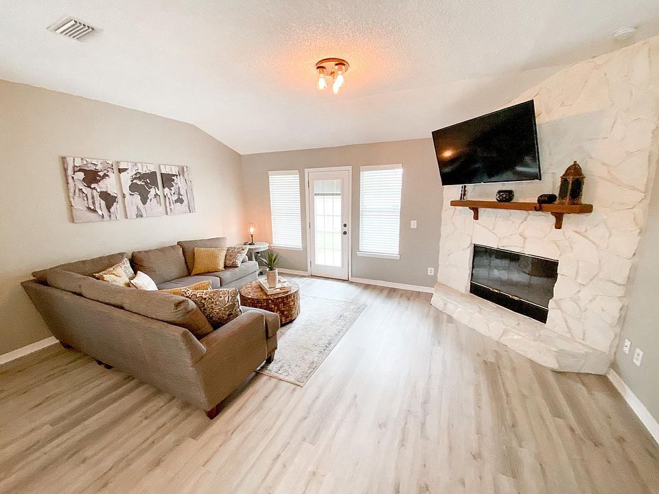 1st image of 416 Wet Rock Ln
