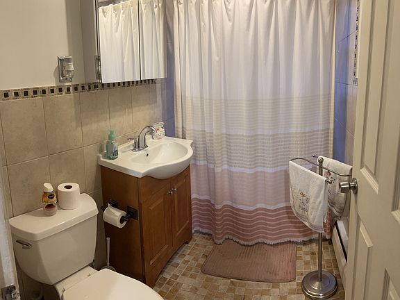 5th image of 1256 Farmington Ave APT B