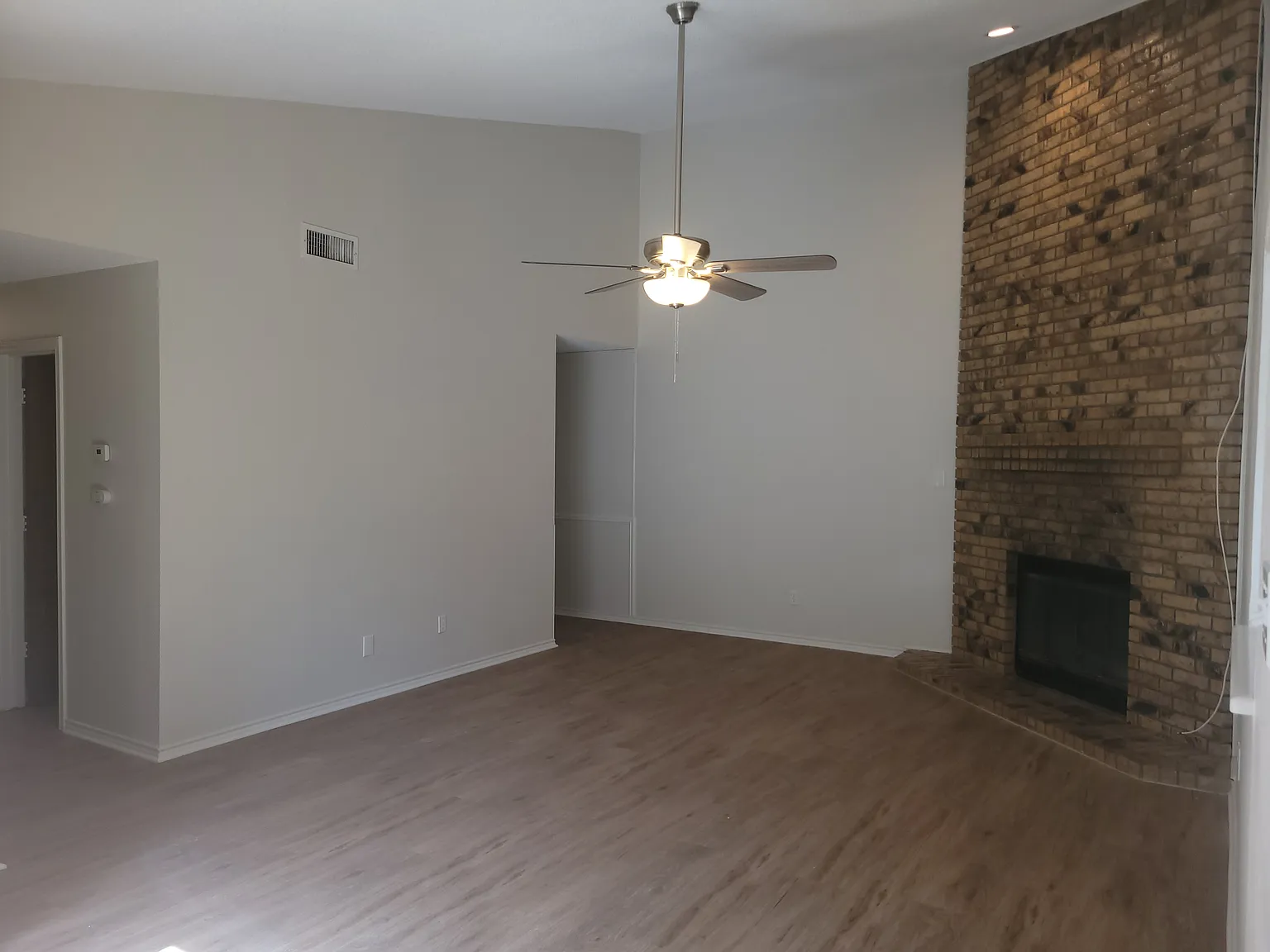 2 bed, 1100 sqft, $2,400 — Photo 3