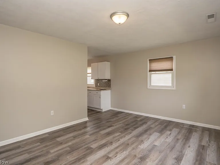 1060 Orchard Ave NE — Photo 4