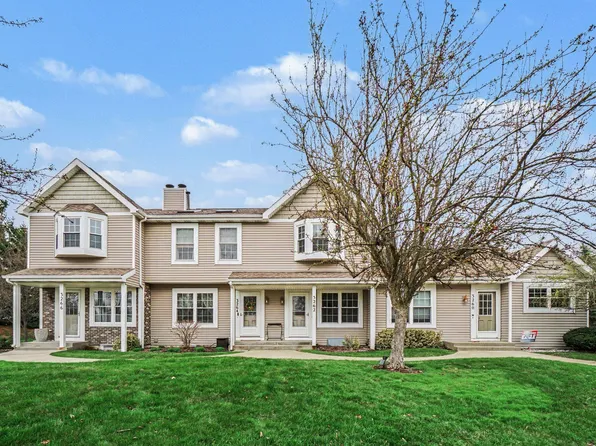 3262 Wimbledon Dr, Portage, MI 49024