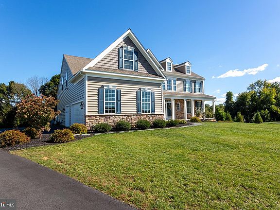 3rd image of 24 Emma Ct