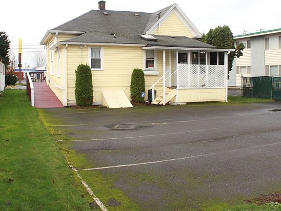 2nd image of 315 2nd St NE