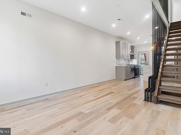 2nd image of 3118 Ridge Ave Floor 1