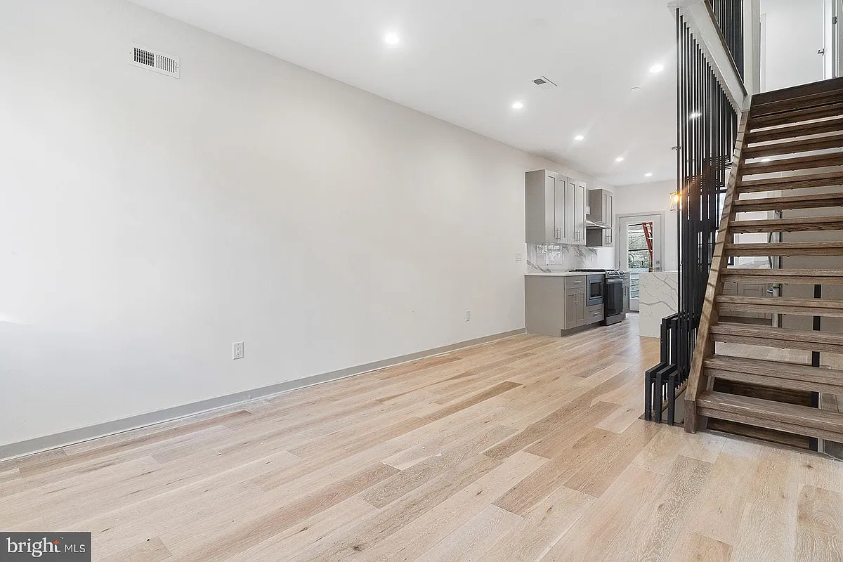 Building Photo - 3118 Ridge Ave #1