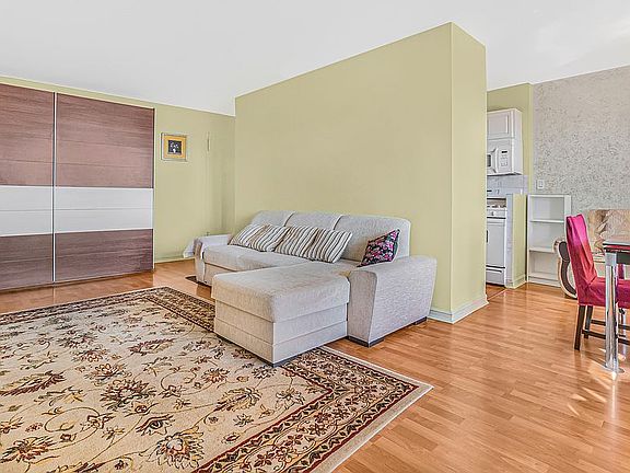4th image of 2942 W 5th St APT 5O