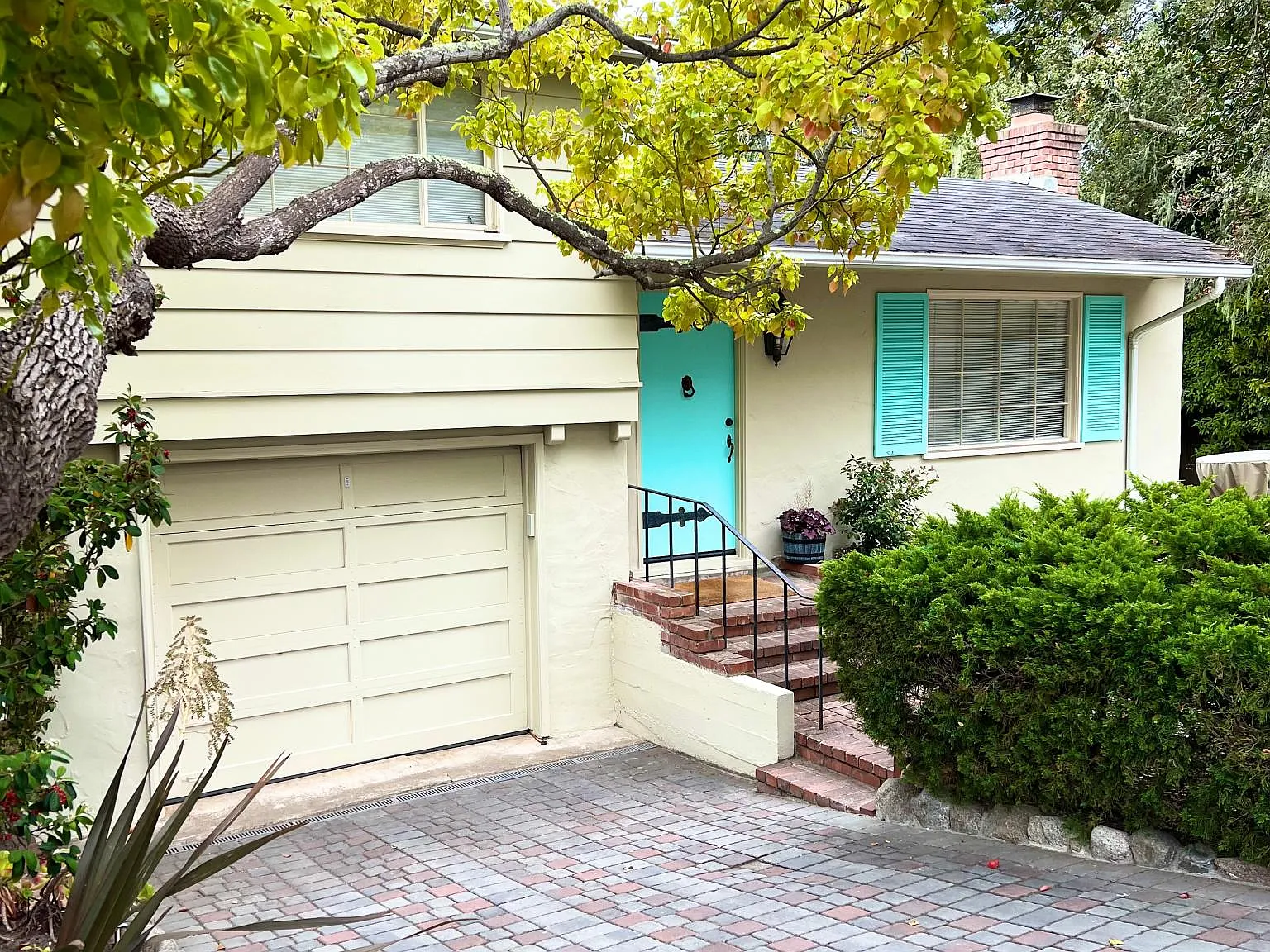 2 6th Ave — Photo 2