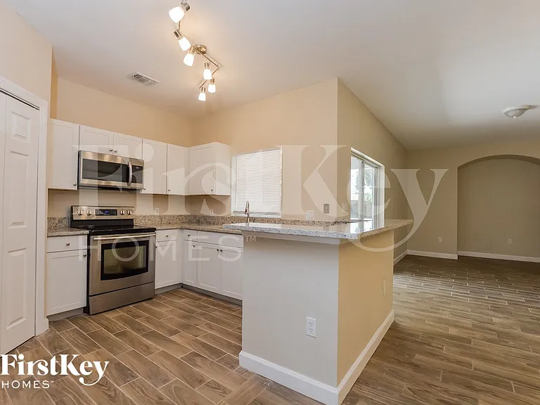 805 Cheriton St — Photo 6