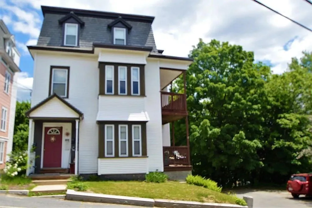 2 bed, 1.0 bath, $1,400 — Photo 1