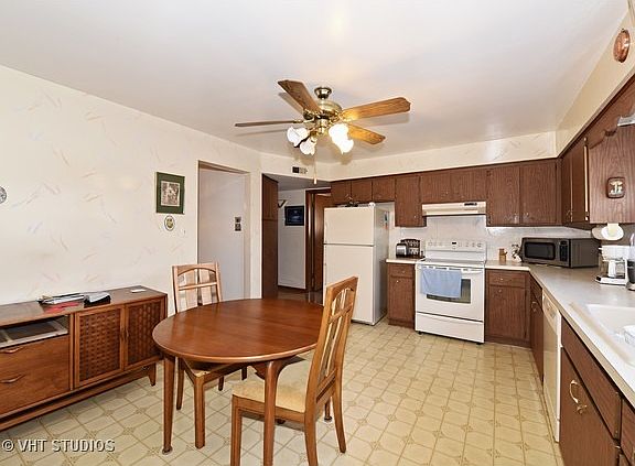 3rd image of 7330 Ogden Ave APT 8