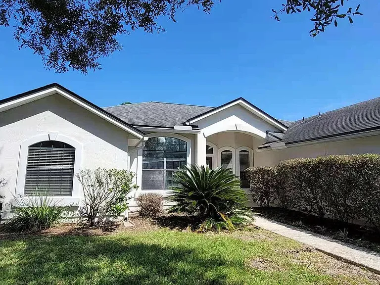 5413 Bristol Bay Ln N — Photo 2