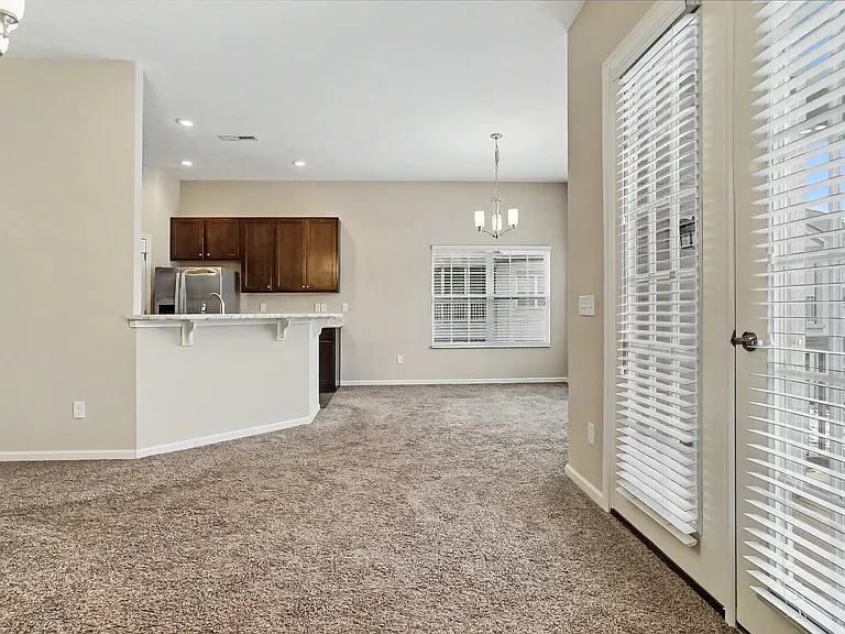 800 Redwood Ln — Photo 11