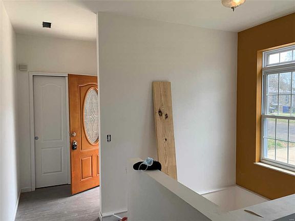 5th image of 8227 Montreal Dr