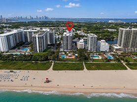 2401 Collins Ave