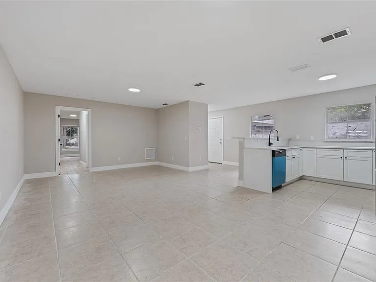 1440 Michigan Ave — Photo 6