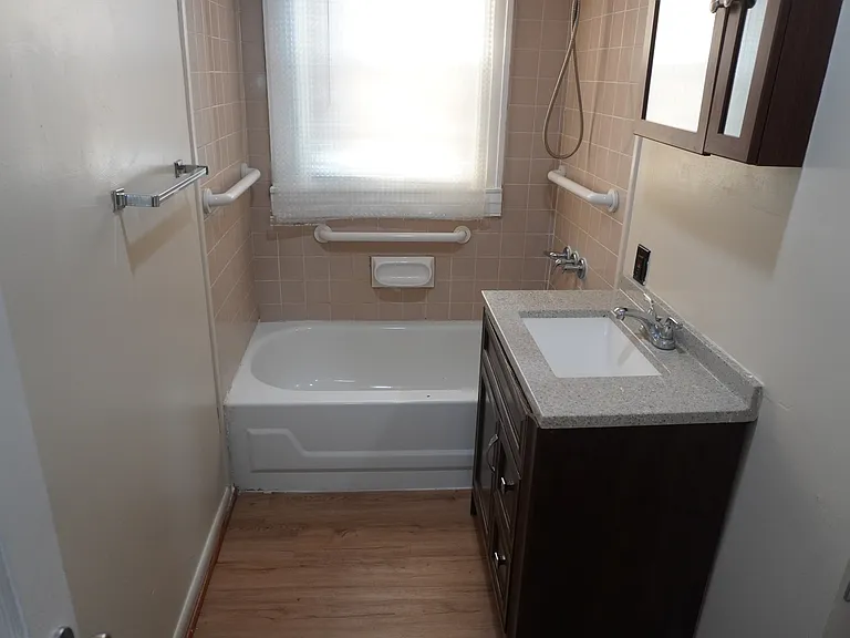 217 Center St — Photo 20