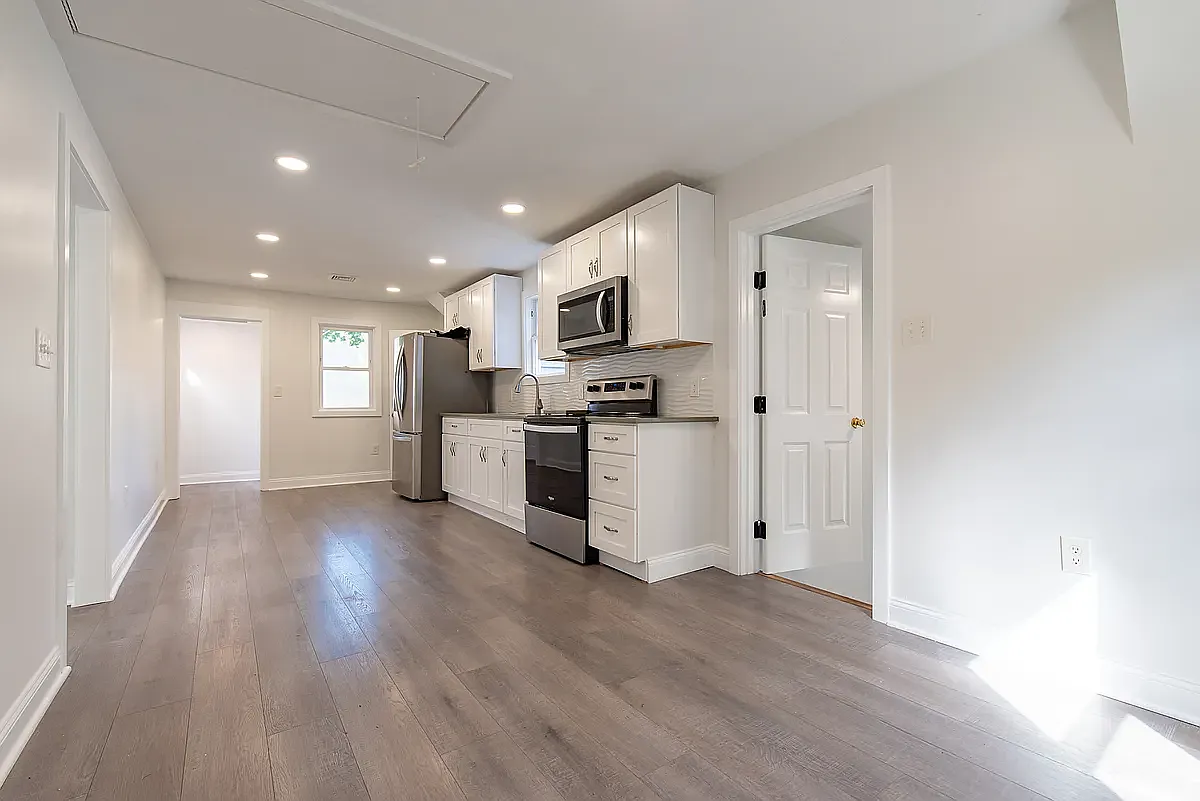 2 bed, 900 sqft, $2,450 — Photo 3