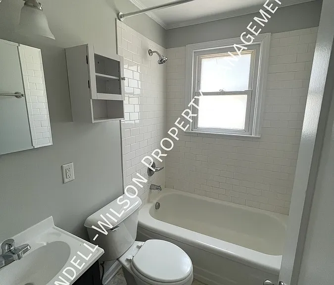 2224 Bernard St — Photo 6